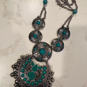 Elegant Silver and Turquoise Necklace